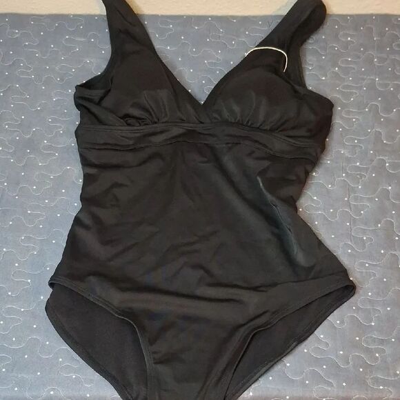 Serra Other - Serra Elegant Black Women's Swimsuit size medium NWT